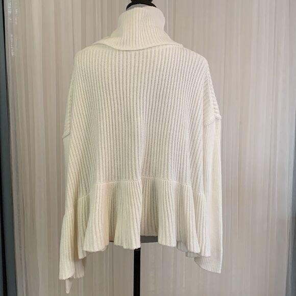 FREE PEOPLE layer cake oversized turtleneck/cowl ruffled peplum style sweater - Picture 3 of 9